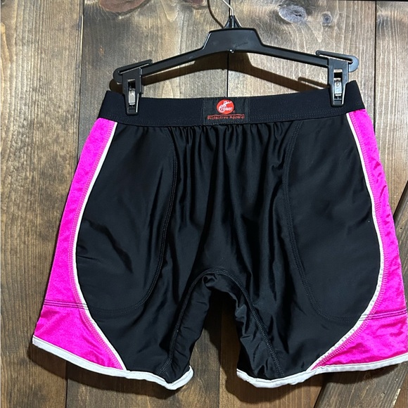 Cramer Protective Apparel Sliding Shorts, size L, smoke free home - Picture 2 of 4